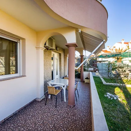 Apartment Apartments Villa Rotim