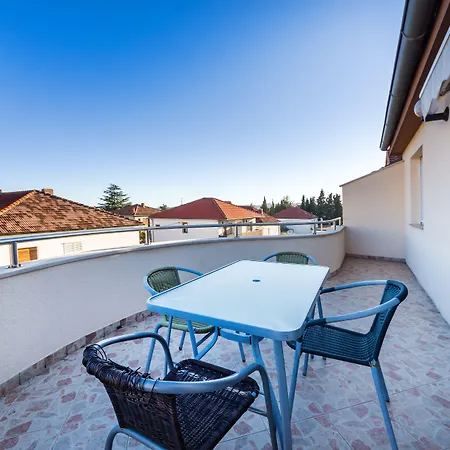Daire Apartments Villa Rotim *